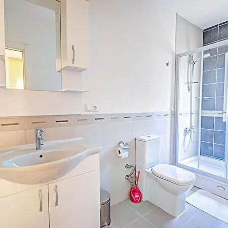 Sleeps 6 Pool Air Con Wifi * غوجيك