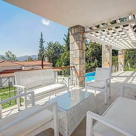فيلة Sleeps 6 Pool Air Con Wifi غوجيك