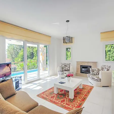 فيلة Sleeps 6 Pool Air Con Wifi *