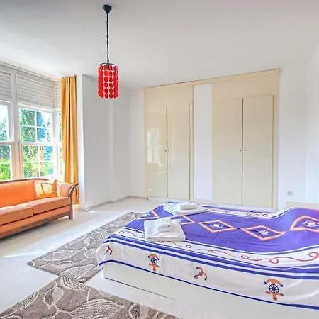 Sleeps 6 Pool Air Con Wifi 别墅 *