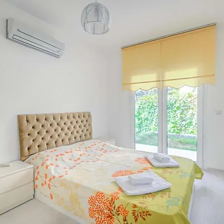 Sleeps 6 Pool Air Con Wifi * 戈西克